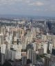 Vista aérea de imóveis em uma cidade (preços de aluguéis)