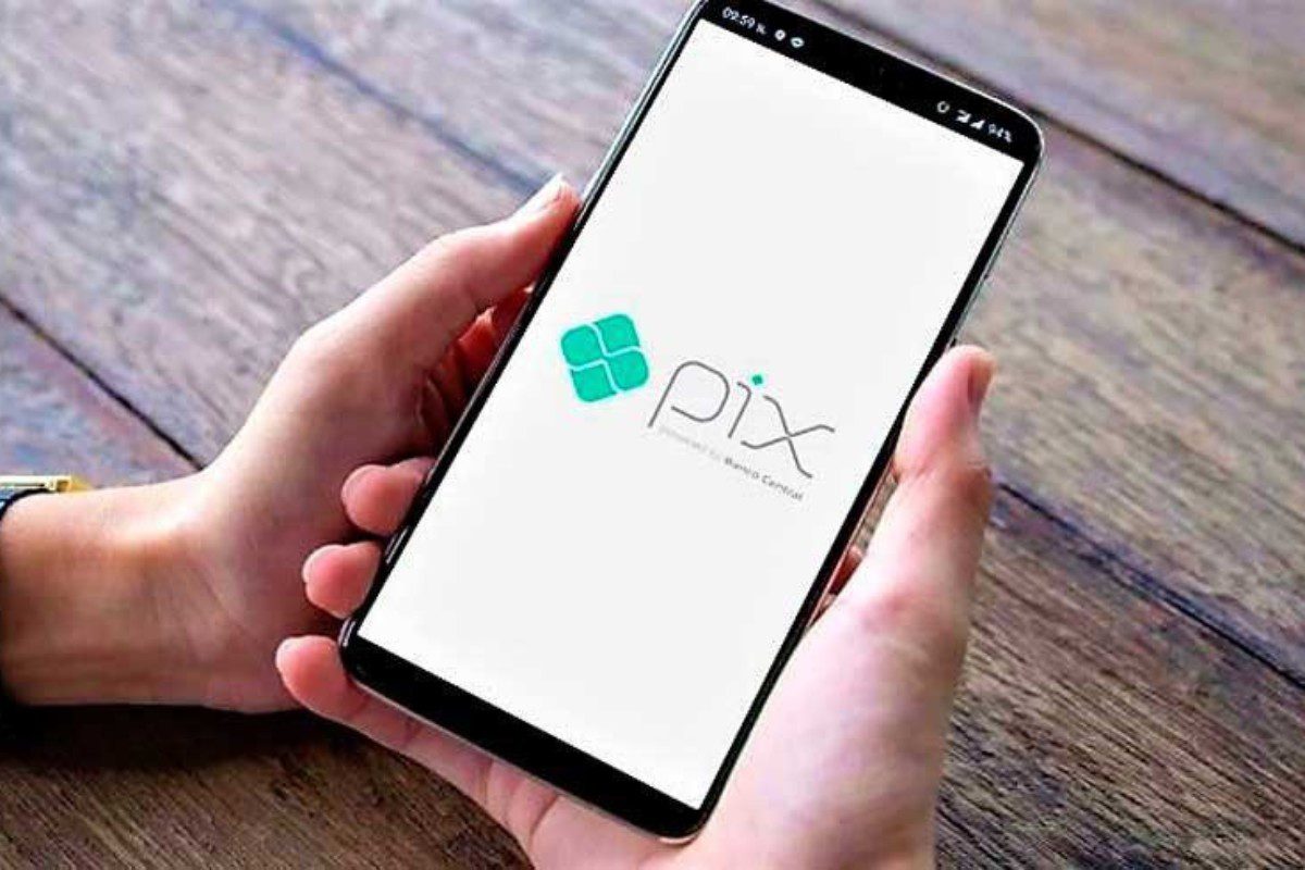 Logo do PIX em tela de celular