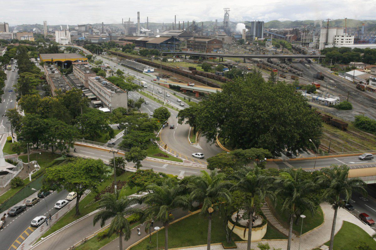 Vista aérea de fábrica da CSN em Volta Redonda (RJ)