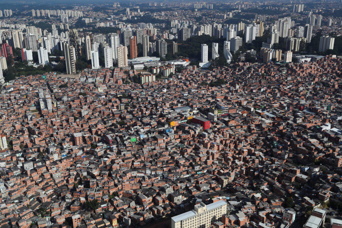 Imagem aérea de favela