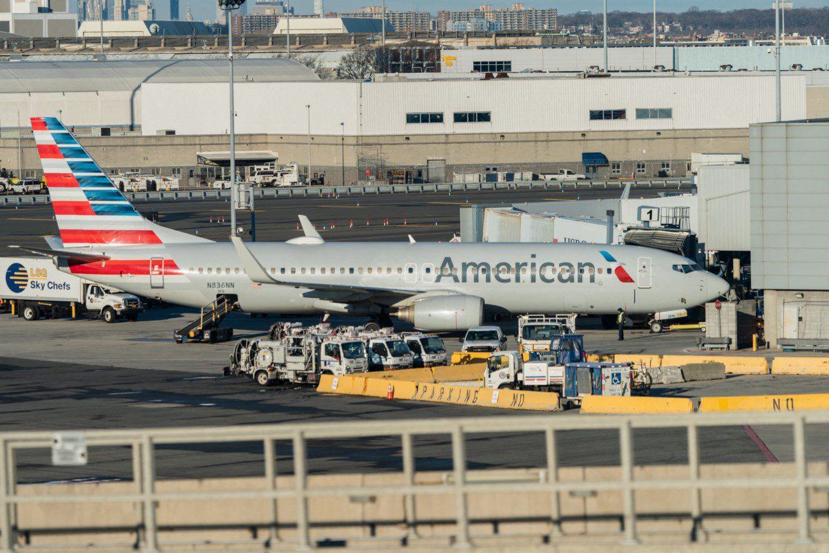 Alta de casos da ômicron atrapalha viagens aéreas e mais 800 voos