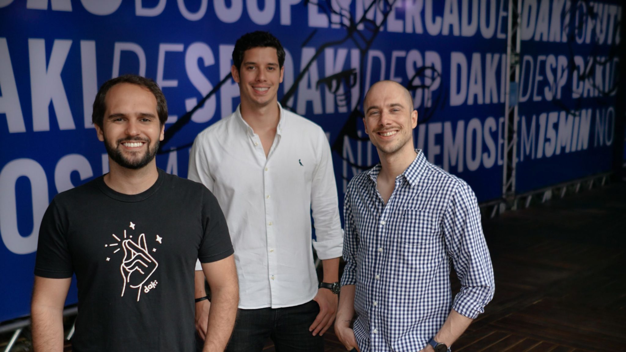 Fundada em janeiro de 2021 por Alex Bretzner, Rafael Vasto e Rodrigo Maroja, a Daki é um mercado 100% digital que faz entregas em domicílio em 15 minutos/Divulgação
