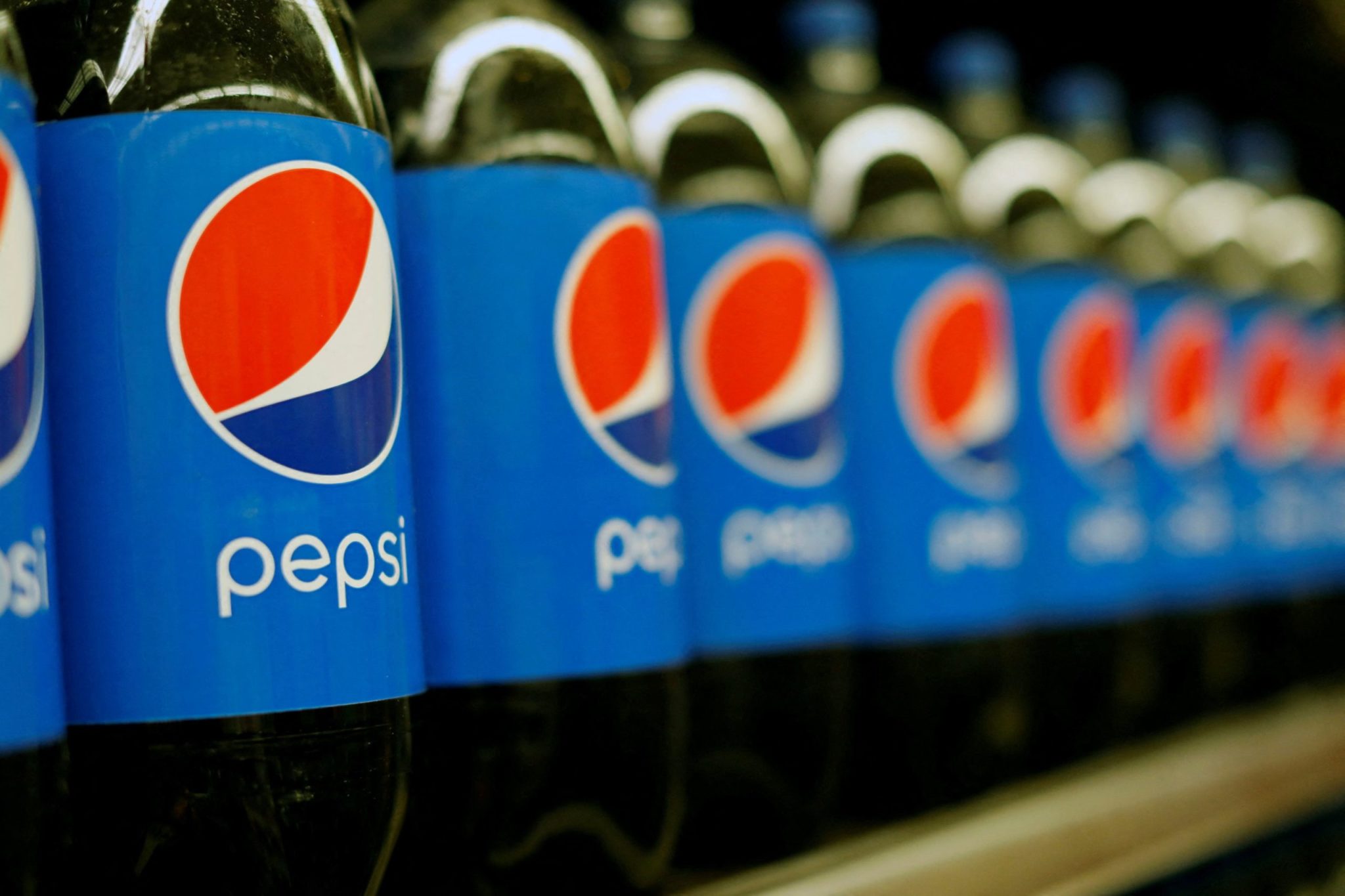 Garrafas de Pepsi expostas em uma loja em Pasadena, EUA