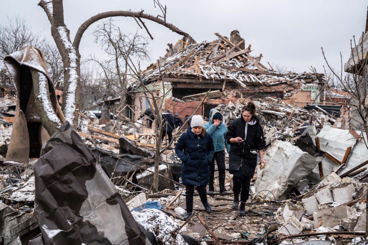 Ucrânia e Rússia concordam sobre corredores humanitários em meio a avanço da guerra