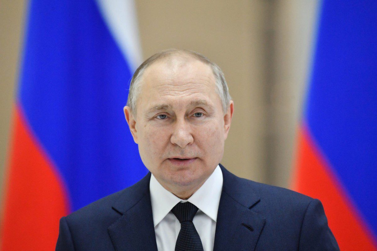 Putin alerta Ocidente: Rússia não pode ser isolada
