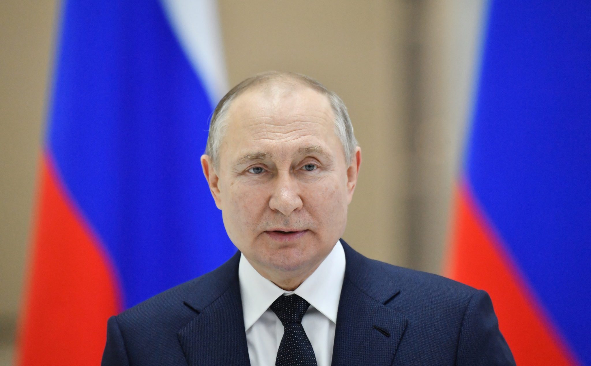 Putin alerta Ocidente: Rússia não pode ser isolada