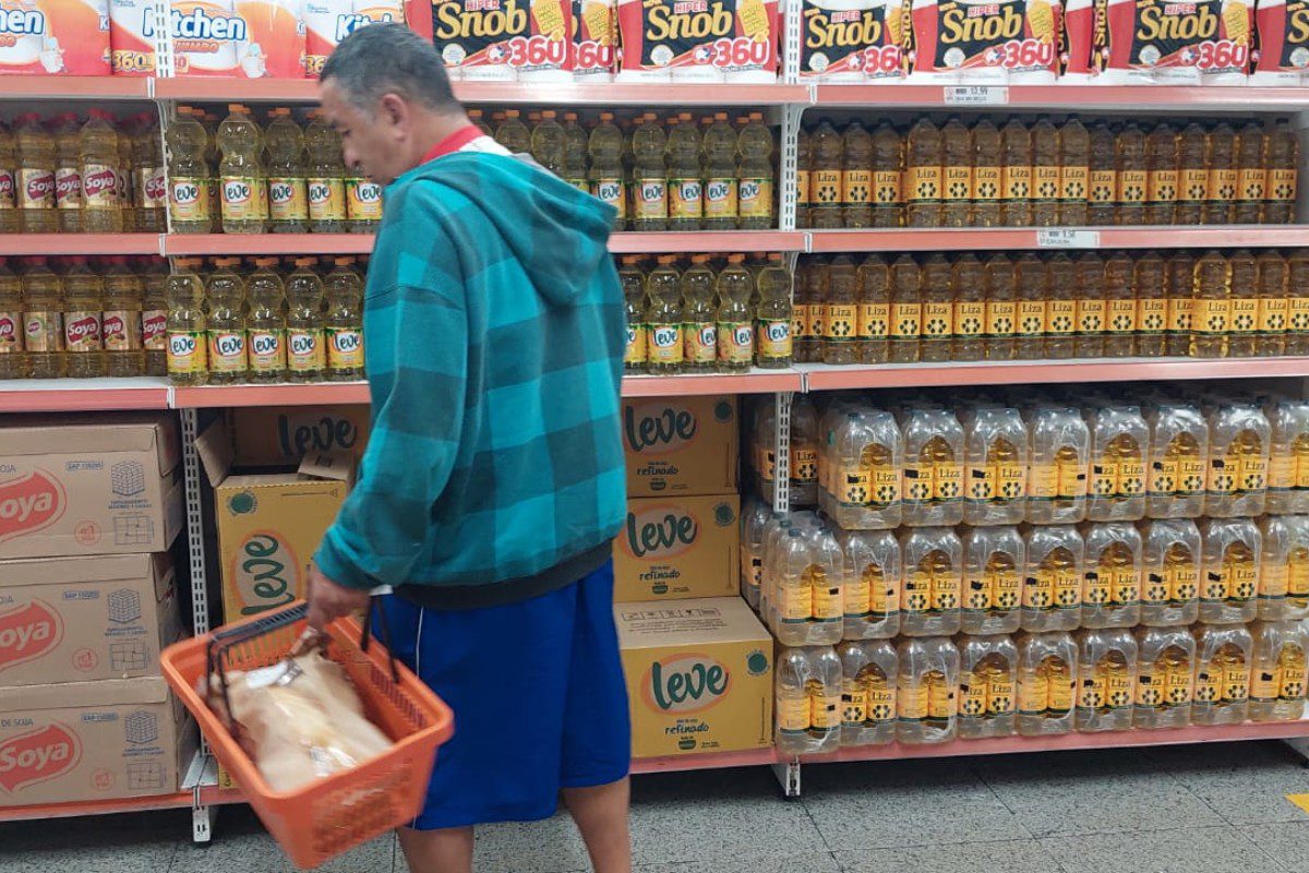 Garrafas de óleo de soja à venda em supermercado de São Paulo/Crédito: Tatiana Santiago