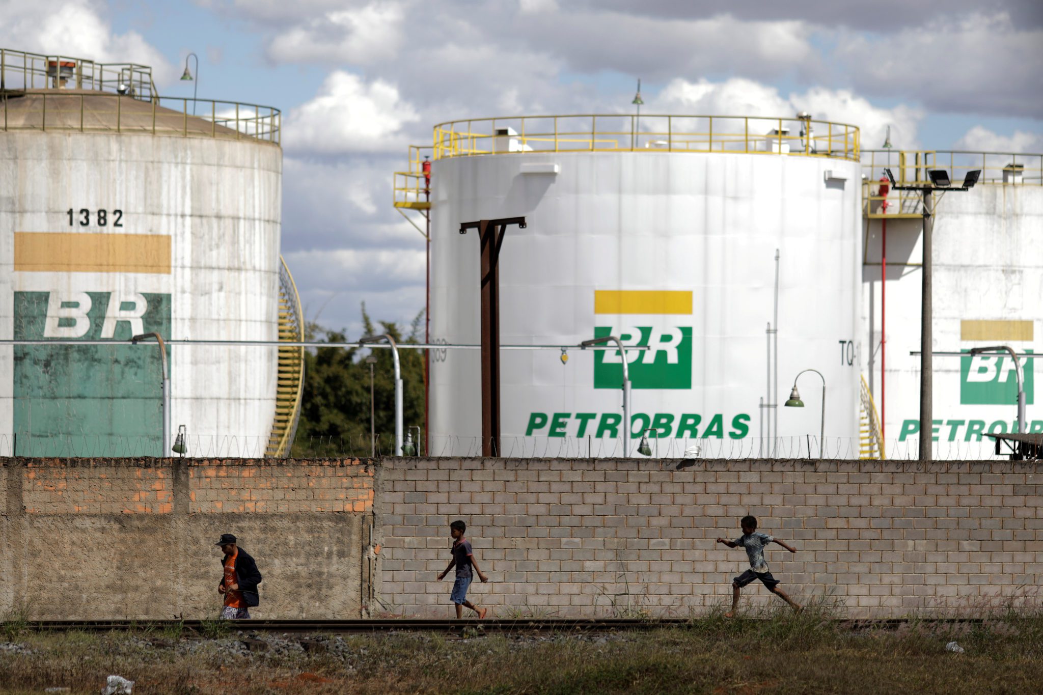 Petrobras, PetroRio e 3R Petroleum sobem; Qualicorp cai mais de 7% após balanço