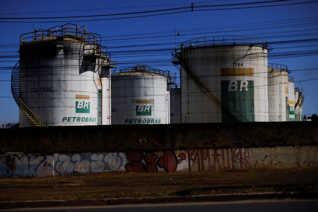 Tanques de combustíveis da Petrobras