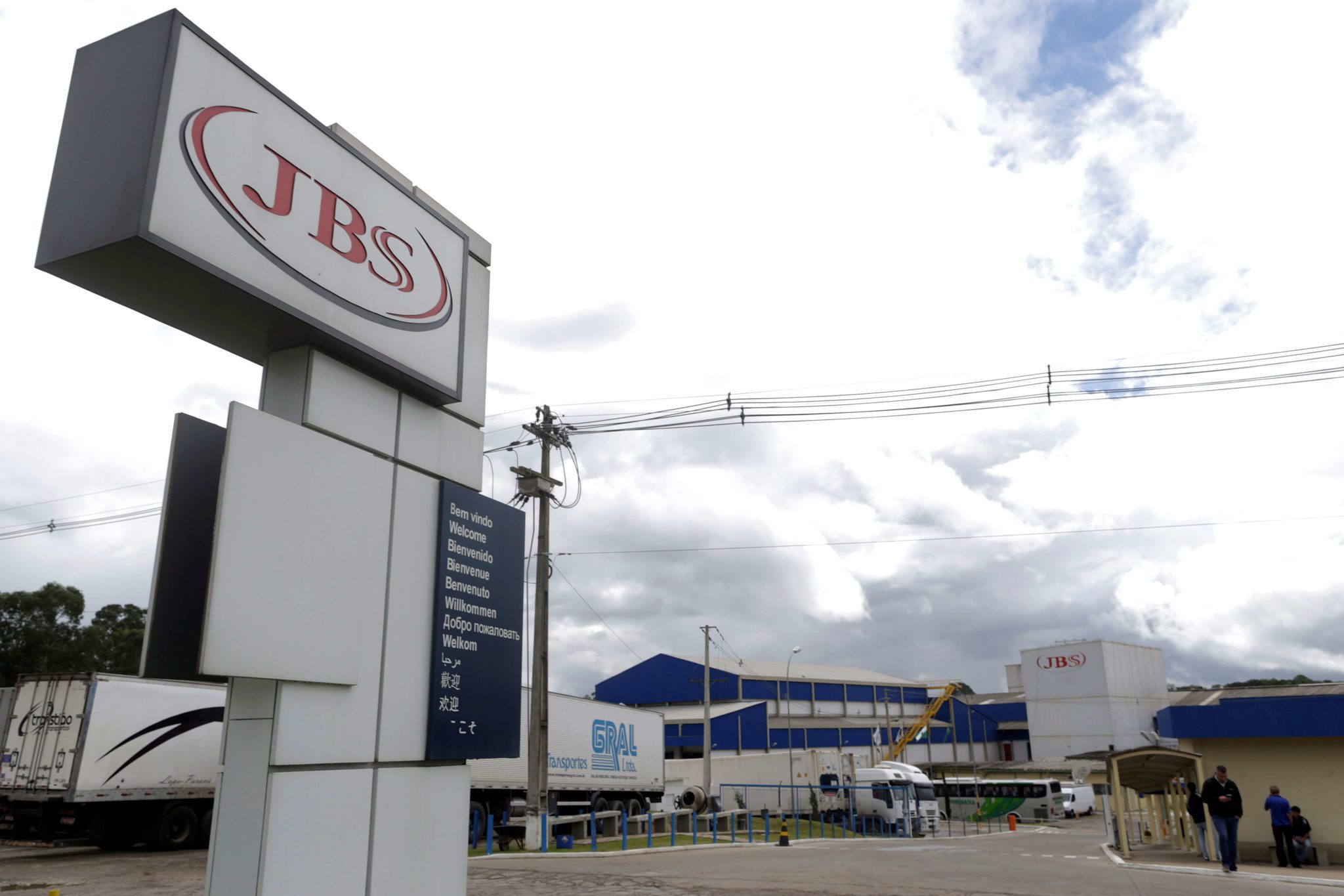 JBS aprova distribuição de R$ 2,218 bilhões em  dividendos intermediários