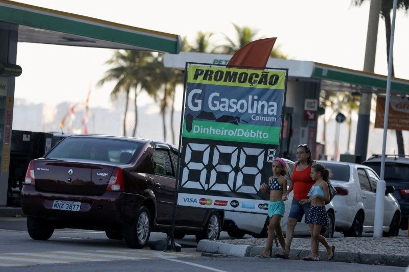 imagem de posto de gasolina ilustrando queda do IPC-S