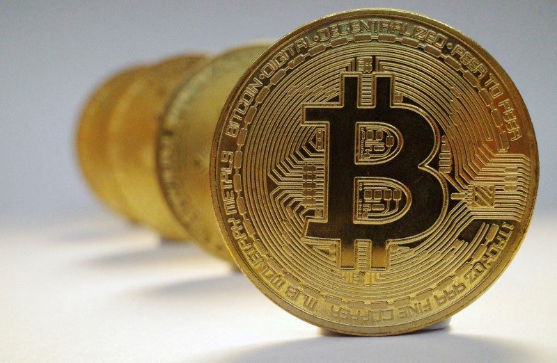 Criptomoedas têm queda repentina e bitcoin recua para mínima de 3 semanas