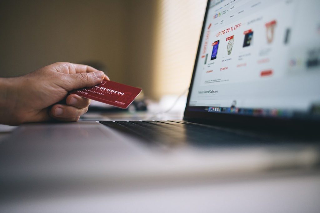 Cartão de crédito, compras online, e-commerce (Foto: Pixabay)