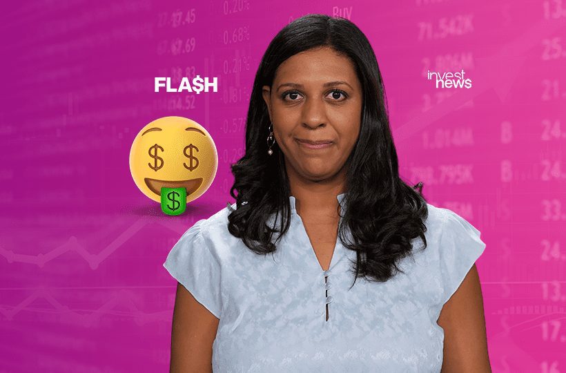 tatiana santiago, apresentadora do investnews, em pé com emoji de dinheiro ao fundo