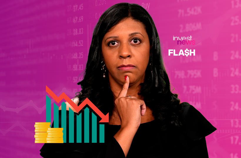 tatiana santiago, apresentadora do investnews, com o dedo no queixo e um gráfico à sua frente, representando a queda da inflação no Brasil