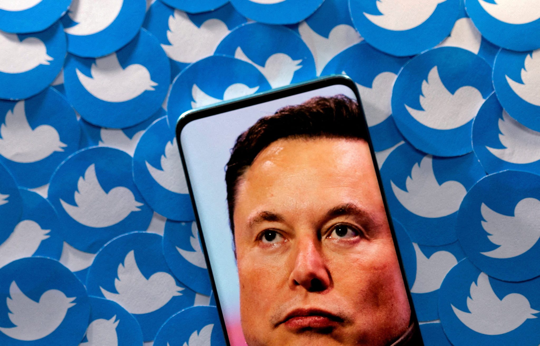 Elon Musk e logos do Twitter