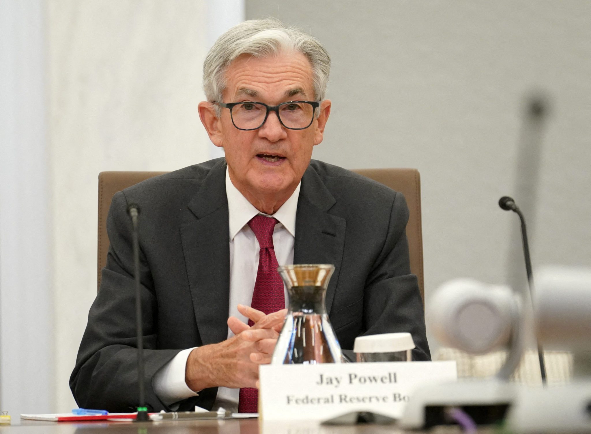 Powell está pronto para manter o Fed no caminho de taxas mais altas por um maior tempo