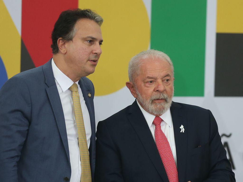 Brasília (DF), 19/04/2023 – O presidente Luiz Inácio Lula da Silva, e o ministro da Educação Camilo Santana (Foto Valter Campanato/Agência Brasil.)
