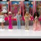 A nova linha de bonecas Barbie, com tema do próximo lançamento do filme. (Fotógrafa: Alisha Jucevic/Bloomberg)