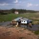 Casas flutuantes no porto de Cacau Pirêra, atingido pela seca, no Amazonas, Brasil, em 4 de outubro. Fotógrafo: Bruno Zanardo/Getty Images