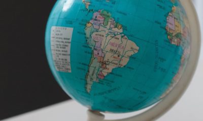 globo terrestre com foco na América do Sul, ilustrando a "margem equatorial"