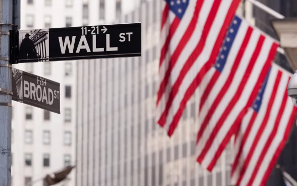 Placa de Wall Street na esquina da Bolsa de Valores de Nova York