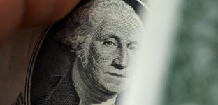 Recorte de nota de dólar com rosto de George Washington