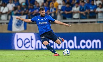 Luciano Castán, do Cruzeiro, veste uniforme patrocinado pela Betfair; empresa patrocinou 19 dos 20 times na última temporada | Crédito: Bloomberg