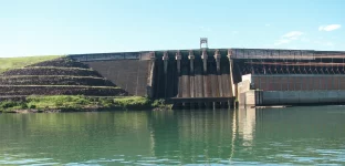Barragem da usina hidrelétrica de Itumbiara (MG/GO)