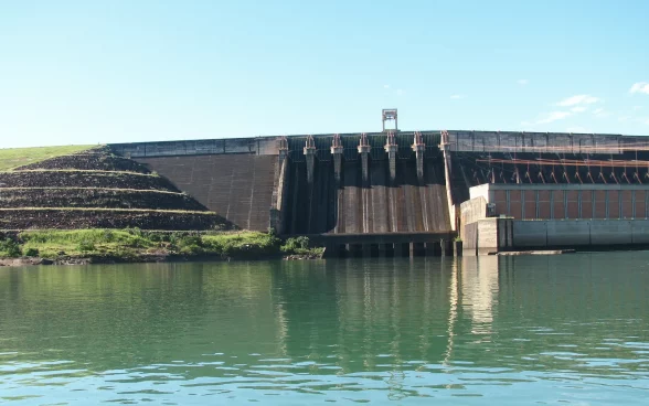 Barragem da usina hidrelétrica de Itumbiara (MG/GO)