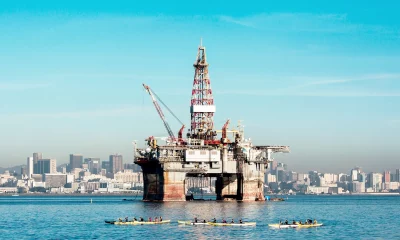 Plataforma de perfuração de petróleo na Baía de Guanabara, no Rio de Janeiro, Brasil; Petrobras