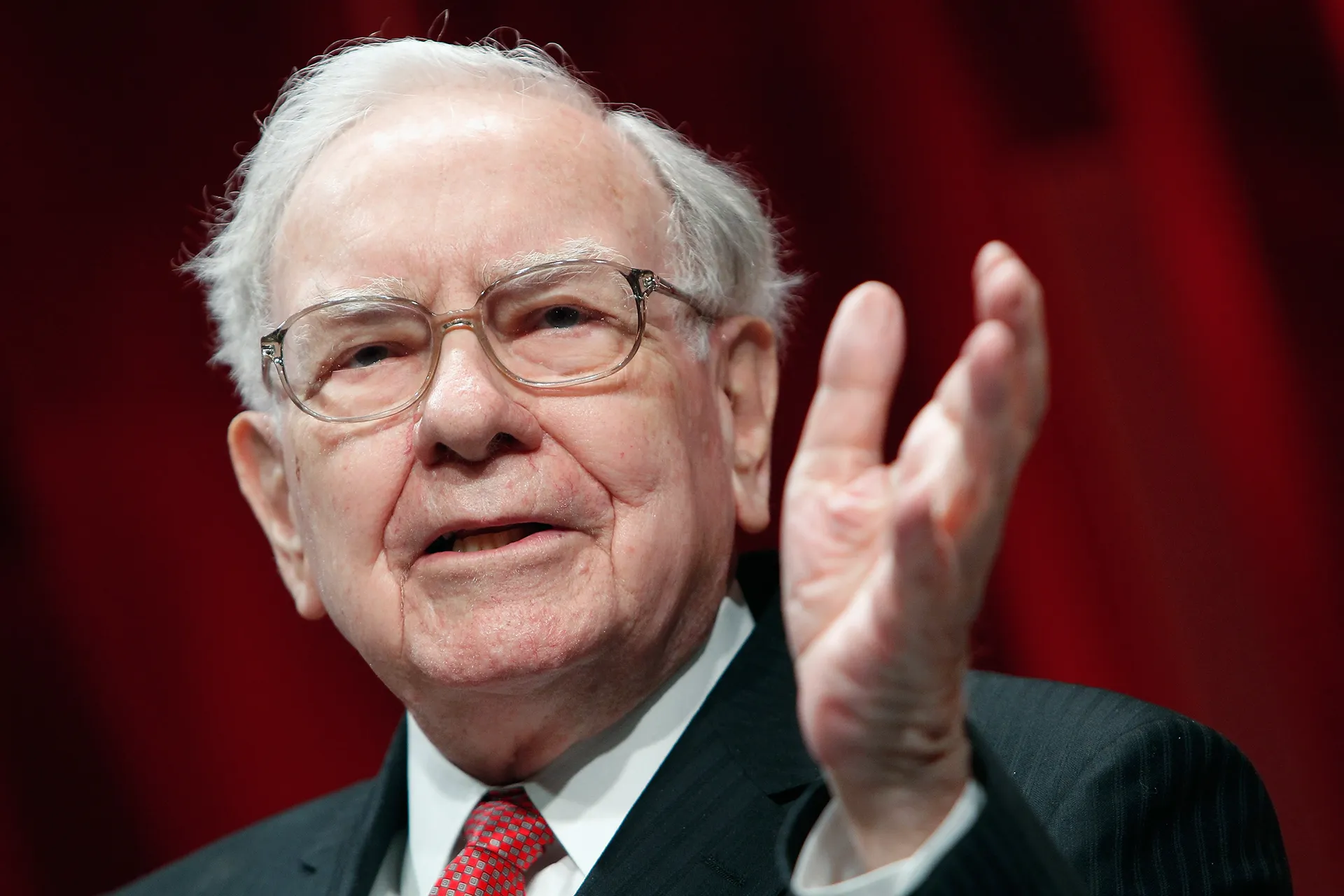 Warren Buffett fala no palco durante a Cúpula das Mulheres Mais Poderosas da Fortune - Dia 2 no Mandarin Oriental Hotel em 13 de outubro de 2015 em Washington, DC. Foto: Paul Morigi/Getty Images