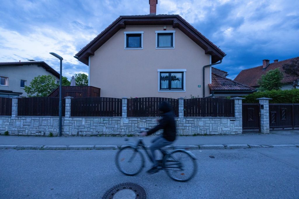 A casa dos espiões está agora ocupada por um novo casal, também russo, dizem autoridades e vizinhos. FOTO: MATJAZ KRIVIC PARA O WALL STREET JOURNAL