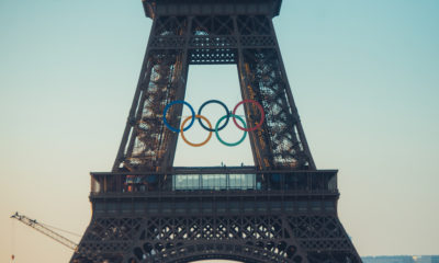Torre Eiffel com aneis olímpicos - Olimpíadas Paris 2024
