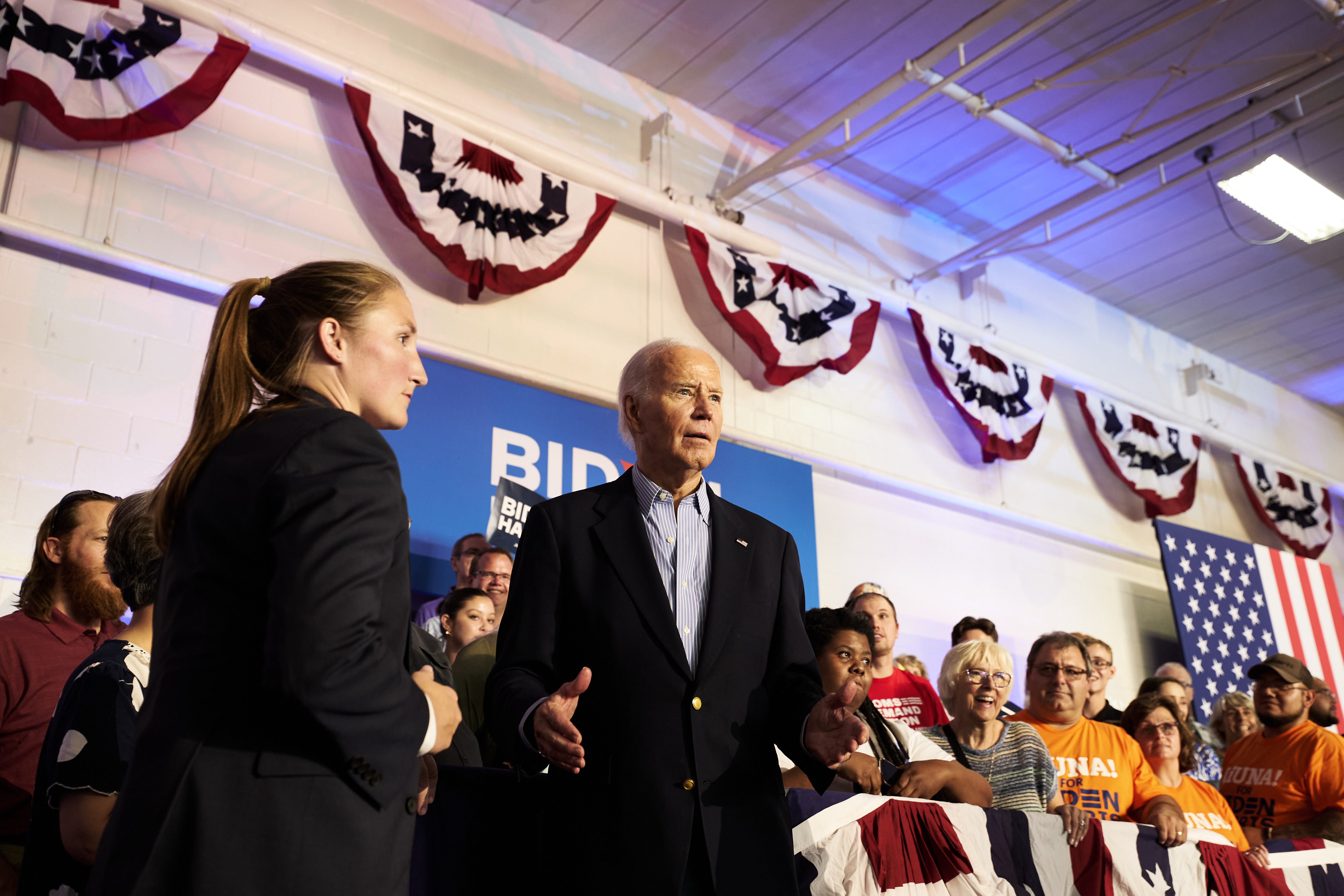 Biden tenta reagir, mas ceticismo entre aliados persiste