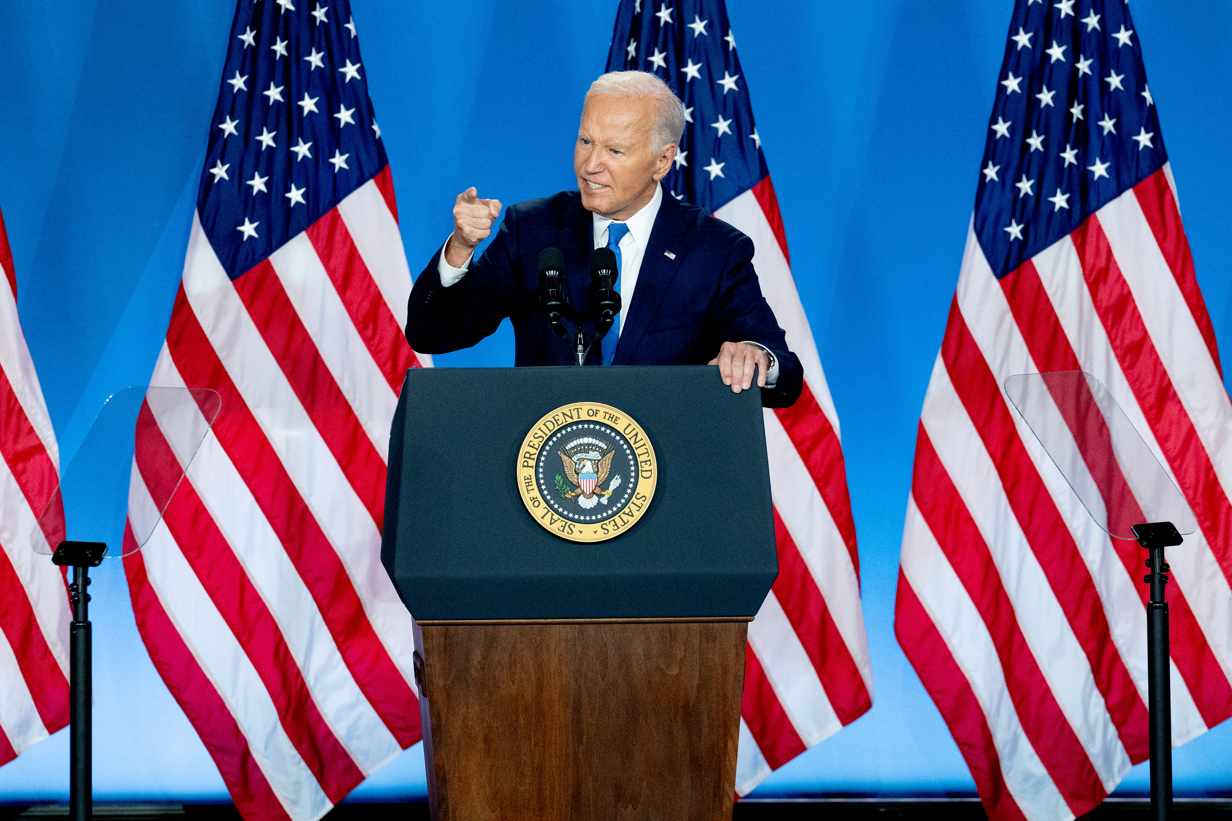 Autoconfiança de Biden bate de frente com a angústia dos democratas