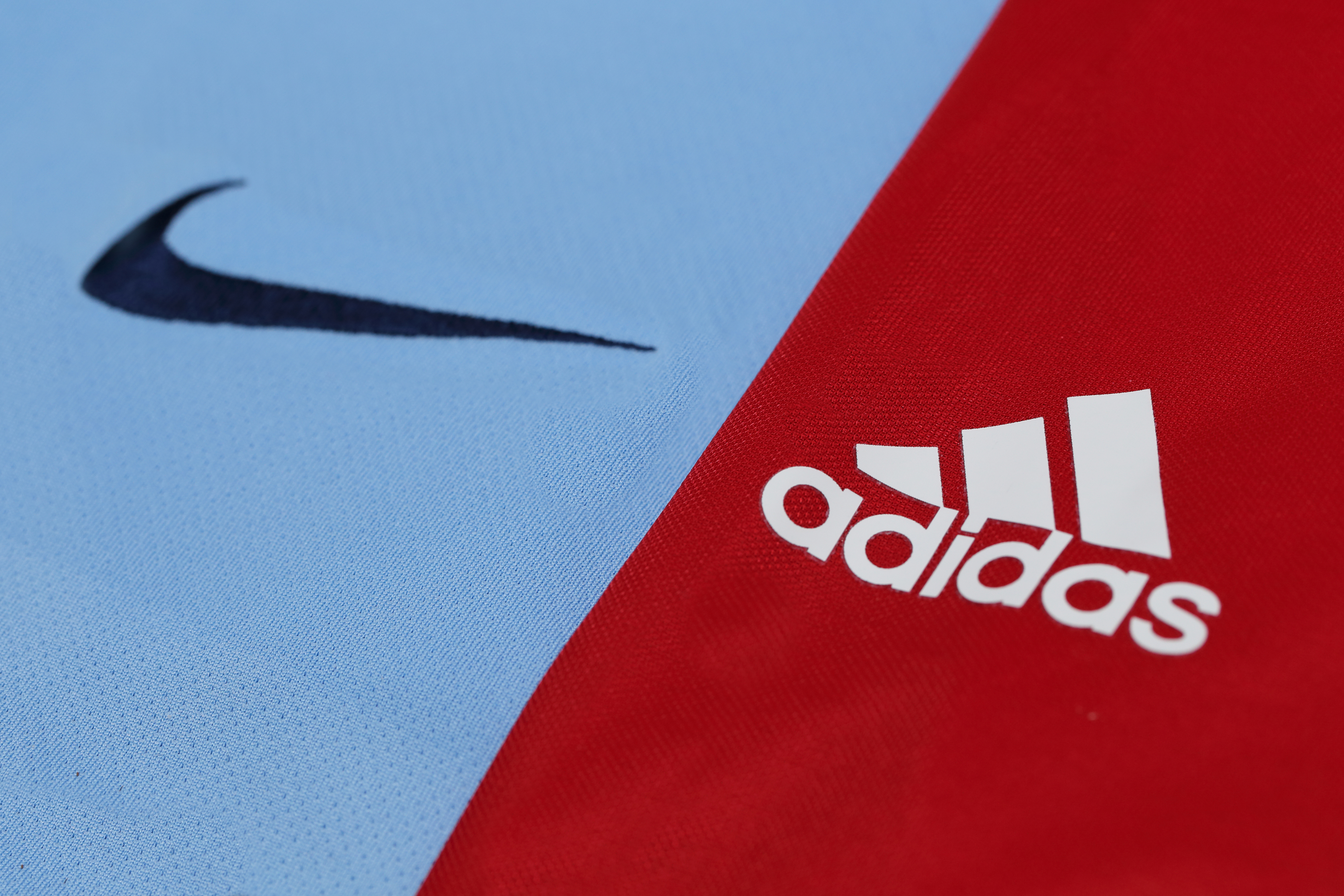 Símbolo da Nike e Adidas Foto: Adobe Stock