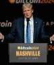 NASHVILLE, TENNESSEE - 27 DE JULHO: O ex-presidente e candidato presidencial republicano de 2024, Donald Trump, faz um discurso de abertura no terceiro dia da conferência Bitcoin 2024 no Music City Center em 27 de julho de 2024 em Nashville, Tennessee. A conferência, que é voltada para entusiastas do bitcoin, apresenta vários espaços de fornecedores e entretenimento e seminários de celebridades e políticos. (Foto de Jon Cherry/Getty Images)