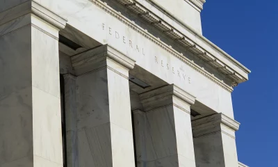 Detalhe de fachada da sede do Federal Reserve