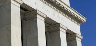 Detalhe da fachada do Federal Reserve