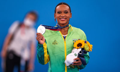 A atleta brasileira Rebeca Andrade conquista a medalha de prata na ginástica no Ariake Gymnastics em Tóquio