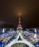 A bandeira olímpica é hasteada na Place du Trocadero em frente à Torre Eiffel durante a Cerimônia de Abertura dos Jogos Olímpicos de Paris 2024 em 26 de julho de 2024 em Paris, França. (Foto: François-Xavier Marit-Pool/Getty Images)