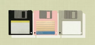 Montagem com 3 disquetes de cores diferentes