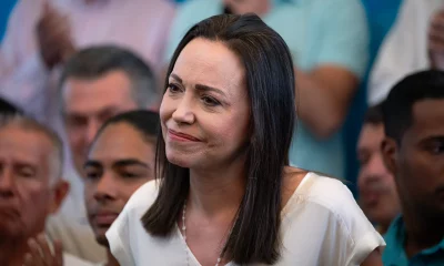 CARACAS, VENEZUELA - 26 DE MARÇO: A líder da oposição Maria Corina Machado fala durante uma entrevista coletiva após a candidata Corina Yoris ter sido impedida de se registrar para as eleições presidenciais de julho de 2024 na Quinta El Bejuca em 26 de março de 2024 em Caracas, Venezuela. Corina Yoris, que foi nomeada pela aliança Plataforma Unitaria Democratica para substituir o candidato banido Machado, relatou que não conseguiu acessar o site do conselho eleitoral para registrar sua candidatura. (Foto de Gaby Oraa/Getty Images)