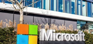 Logotipo da Microsoft em fachada de prédio da companhia, Munique, Alemanha. Foto: Adobe Stock Photo