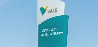 A sinalização de solo da Refinaria de Níquel Vale Copper Cliff em Greater Sudbury, Ontário, Canadá, em 23 de julho de 2023.