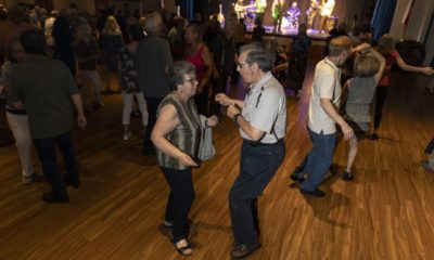 Uma noite de dança com tema da Motown na comunidade Sun City em Georgetown, Texas. Os boomers ajudaram a tornar Georgetown a cidade que mais cresce no país.