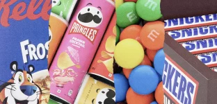 Montagem com produtos da Mars: Sucrilhos, Pringles, M&M's e Snickers