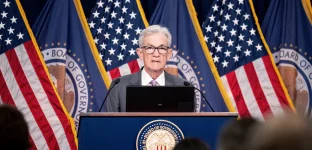 WASHINGTON, DC - 31 DE JULHO: O presidente do Federal Reserve, Jerome Powell, discursa em uma entrevista coletiva após uma reunião do Comitê Federal de Mercado Aberto no Edifício William McChesney Martin Jr. do Conselho do Federal Reserve em 31 de julho de 2024 em Washington, DC.