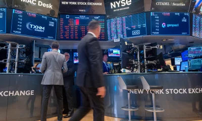 Traders trabalham no pregão da Bolsa de Valores de Nova York (NYSE) em 05 de agosto de 2024, na cidade de Nova York. O Dow caiu mais de 1000 pontos nas negociações da manhã, enquanto as ações globais despencavam após temores de uma recessão nas economias americana e japonesa. (Foto: Spencer Platt/Getty Images)